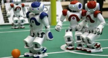 Robôs aprendem a jogar futebol ao imitar humanos